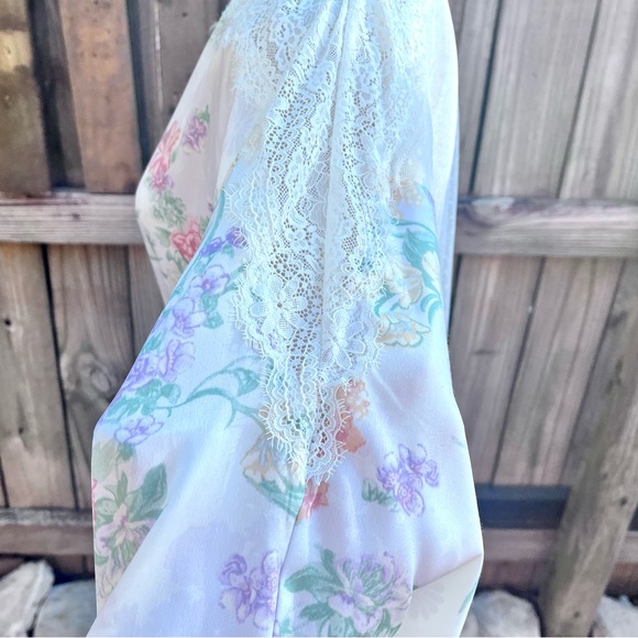 Linea Donatella Satin Robe with Lace Insets, 3/4L Sleeves; Size S/M - Picture 5 of 11